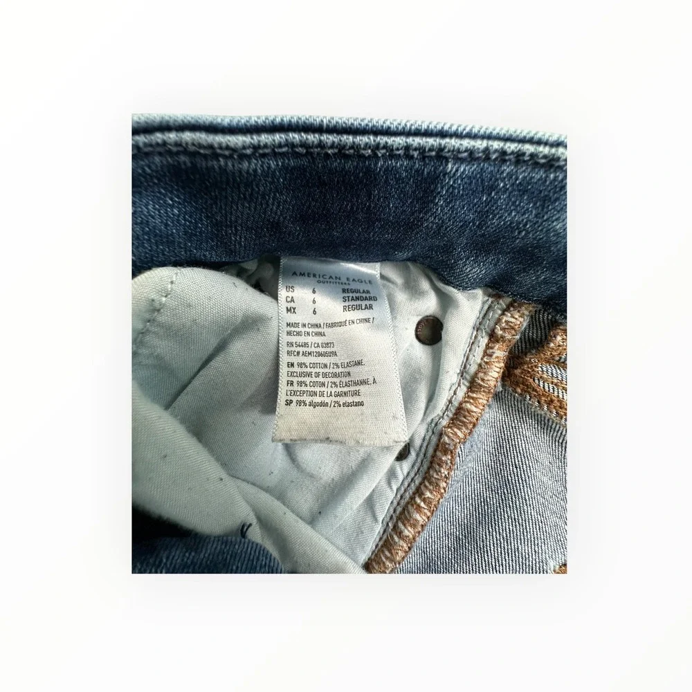 American Eagle Jegging Womens 6 Blue Curvy Super Hi-Rise Distressed Raw Hem Jean